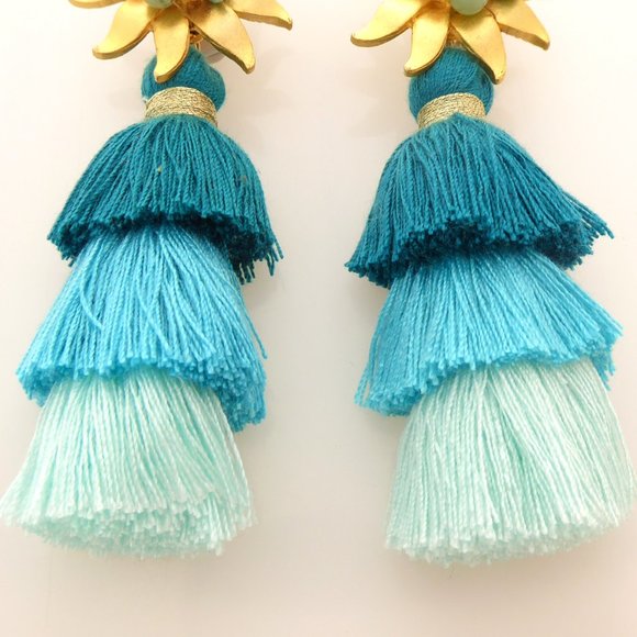 Vintage 1980s gold and green beaded clip on earrings with teal green tassels - Picture 4 of 7